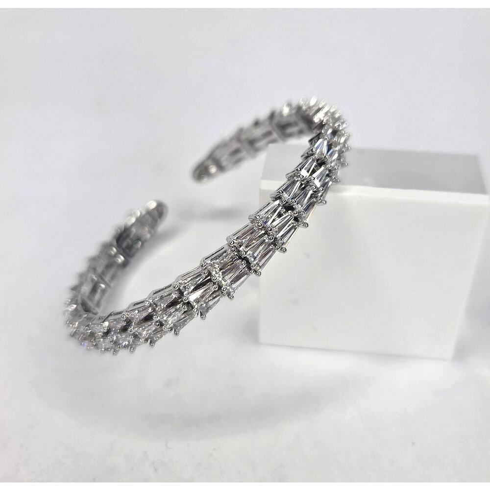 Melania Clara Baguette Crystal Cuff Bracelet "The Gatsby" Silver Plated NEW